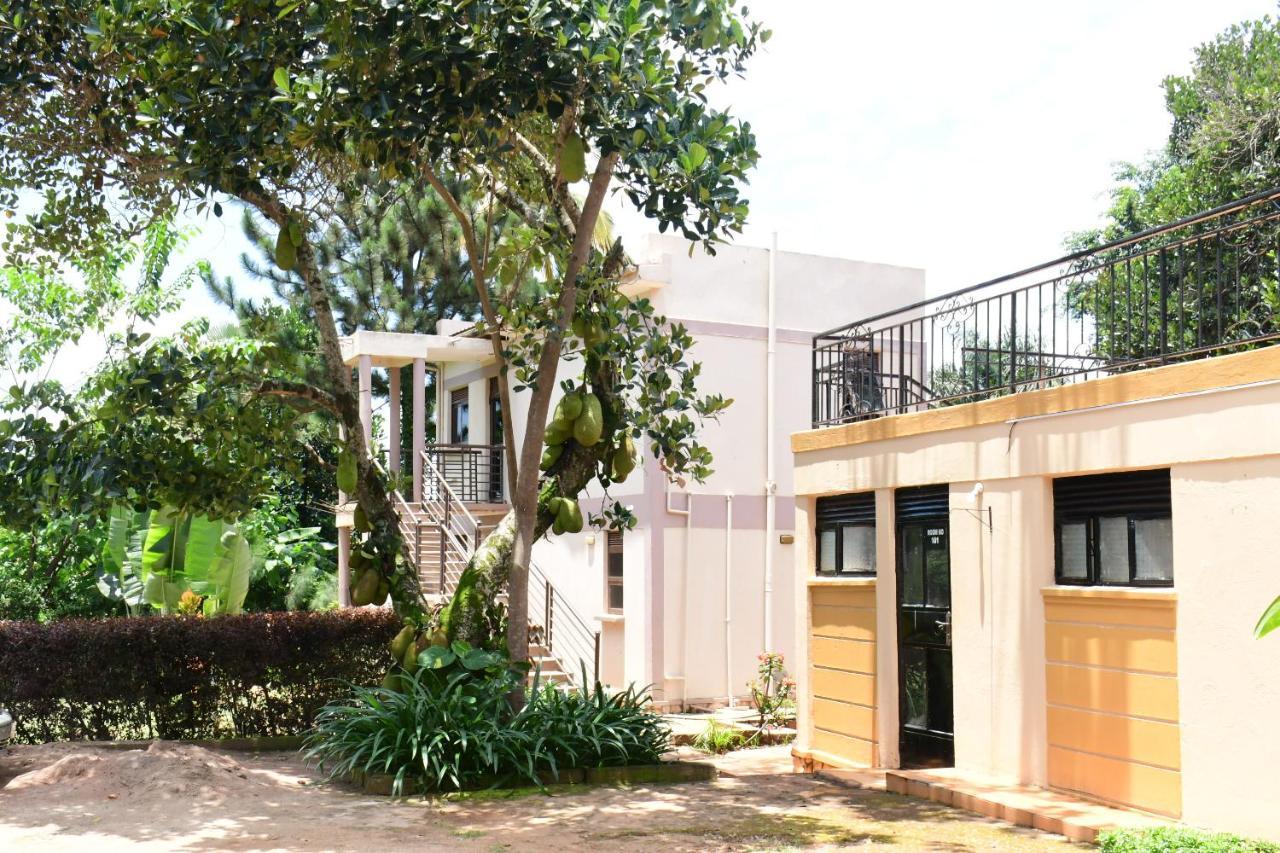 Golden Cherries Guest House Jinja Dış mekan fotoğraf