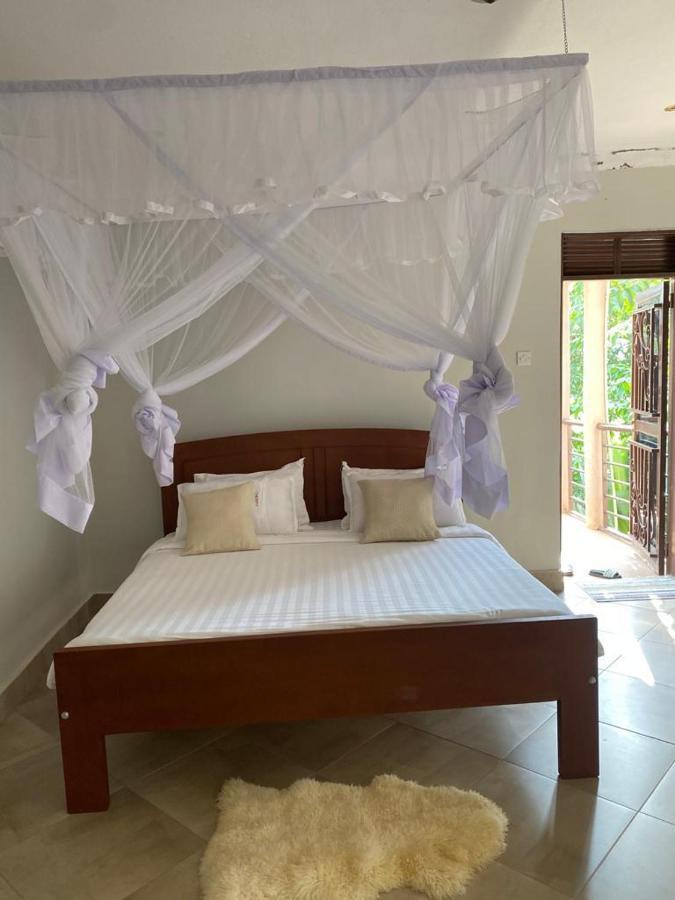 Golden Cherries Guest House Jinja Dış mekan fotoğraf