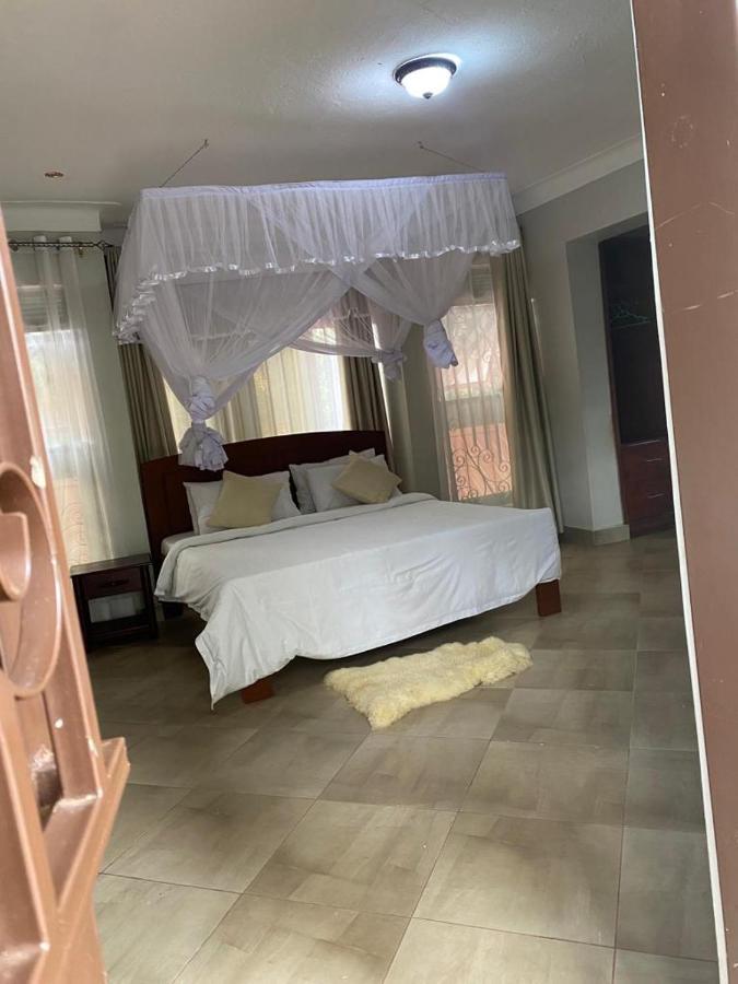 Golden Cherries Guest House Jinja Dış mekan fotoğraf