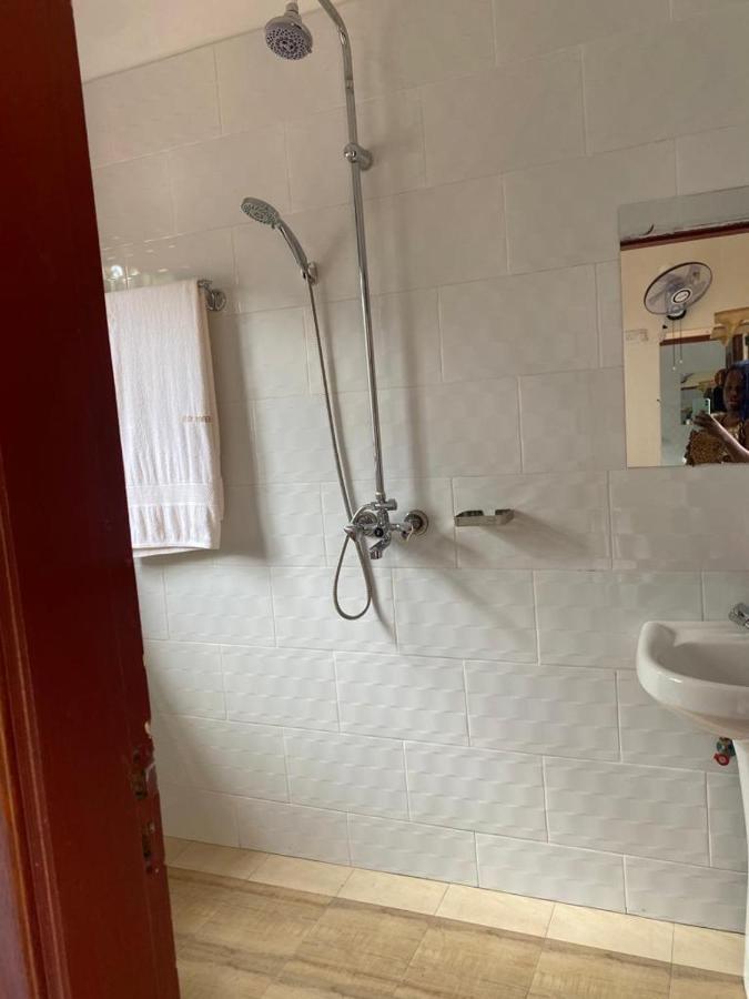 Golden Cherries Guest House Jinja Dış mekan fotoğraf