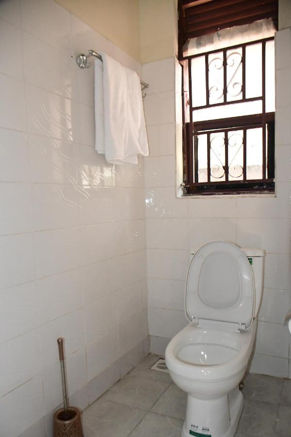 Golden Cherries Guest House Jinja Dış mekan fotoğraf