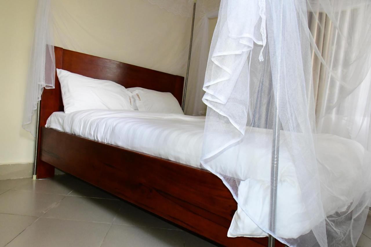 Golden Cherries Guest House Jinja Dış mekan fotoğraf
