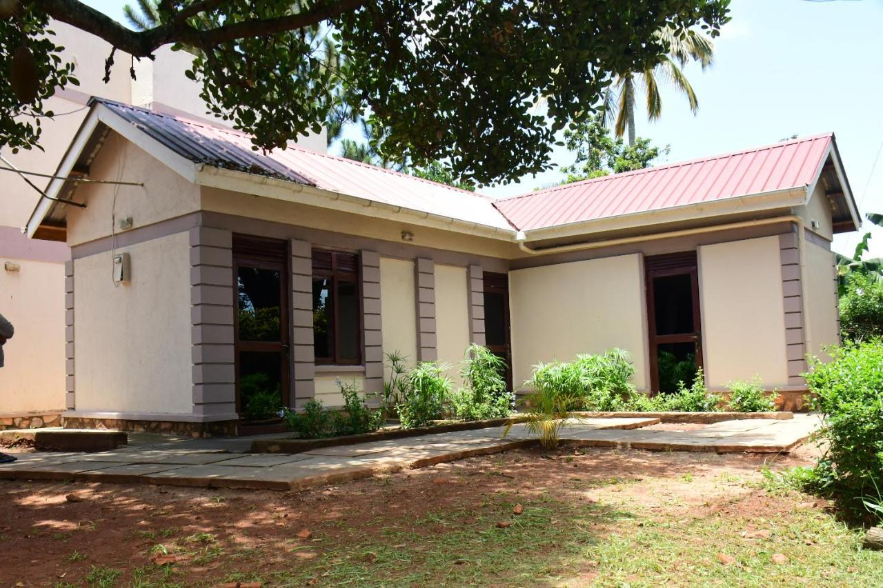Golden Cherries Guest House Jinja Dış mekan fotoğraf