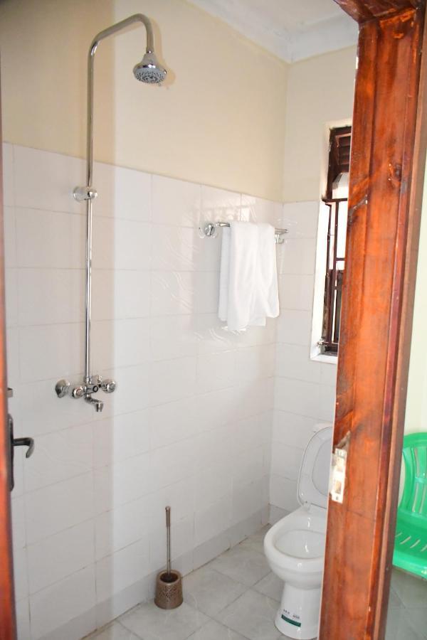 Golden Cherries Guest House Jinja Dış mekan fotoğraf
