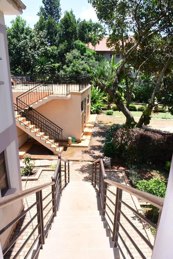Golden Cherries Guest House Jinja Dış mekan fotoğraf
