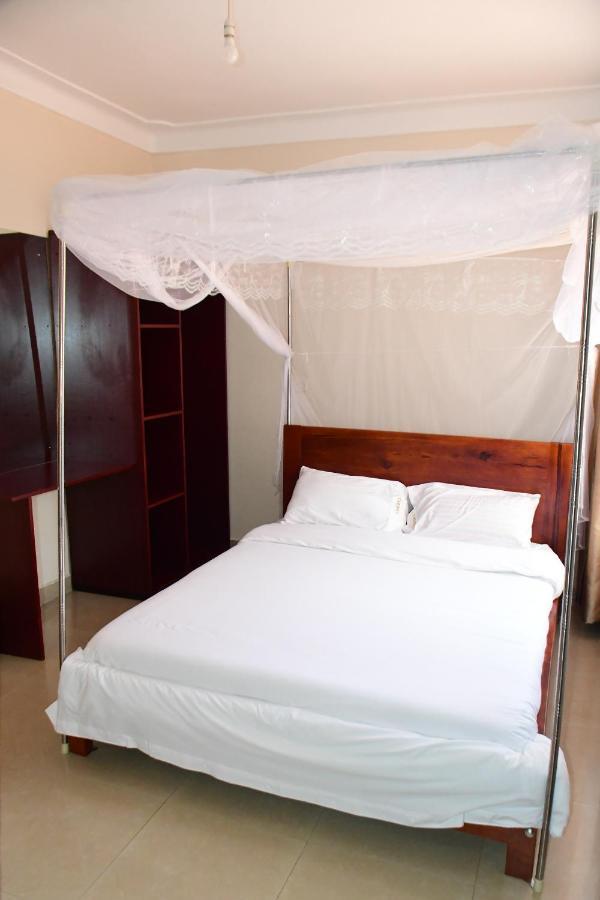 Golden Cherries Guest House Jinja Dış mekan fotoğraf