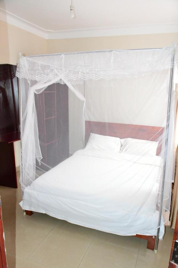 Golden Cherries Guest House Jinja Dış mekan fotoğraf