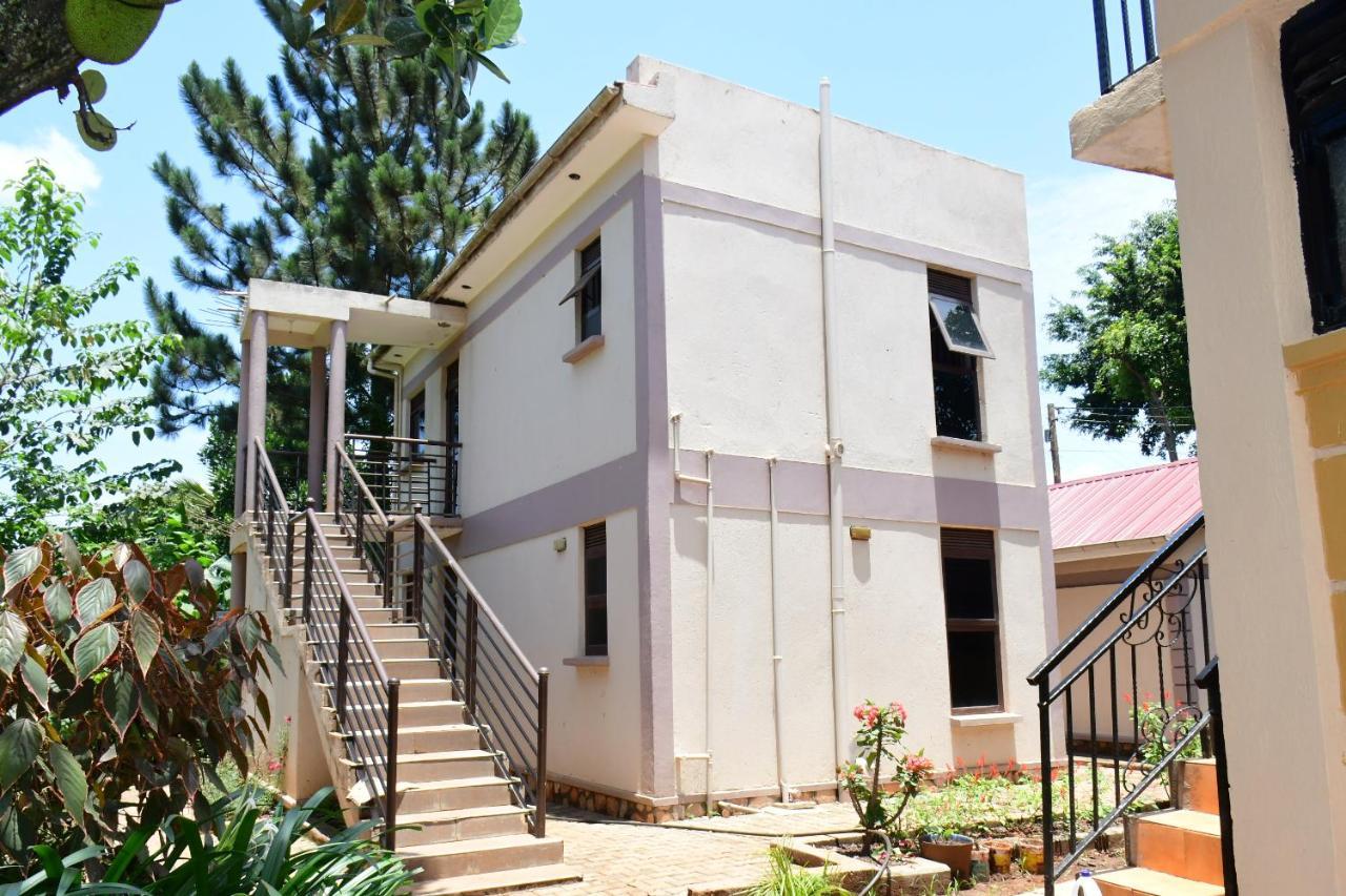 Golden Cherries Guest House Jinja Dış mekan fotoğraf