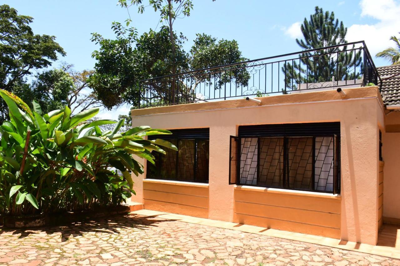 Golden Cherries Guest House Jinja Dış mekan fotoğraf