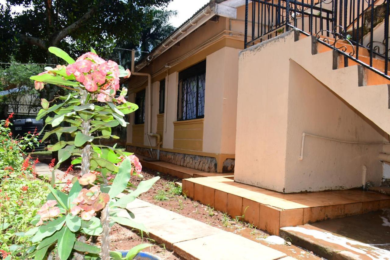 Golden Cherries Guest House Jinja Dış mekan fotoğraf